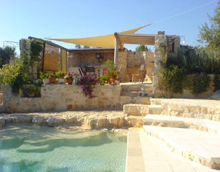 Cosy trullo with large rock pool